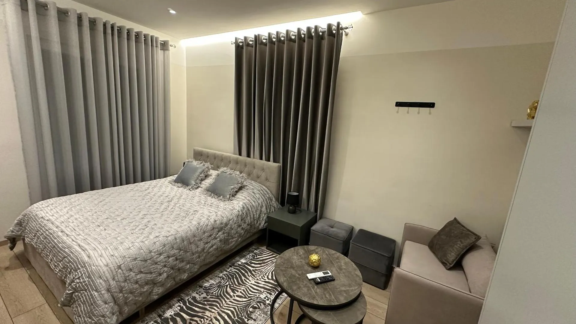 Corplex Rooms Tirana Albánie